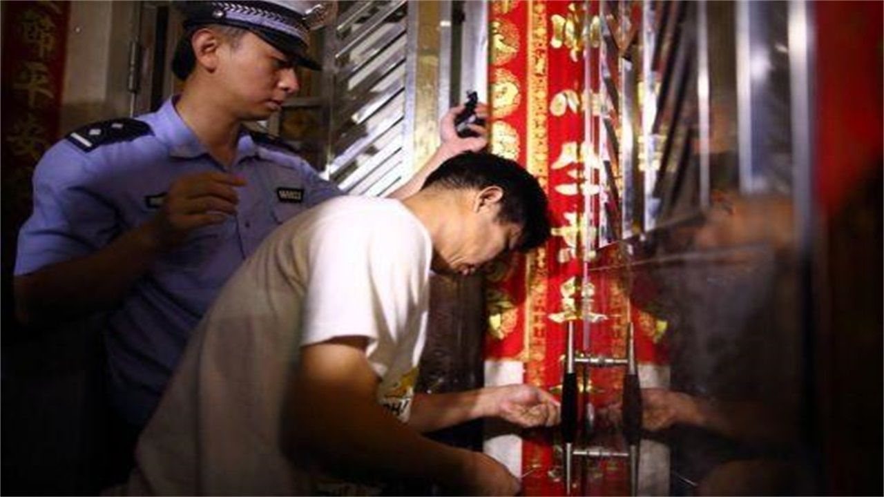 黄南请开锁师傅开了锁后，师傅为什么一般都不进门，就算主人请也不进去？